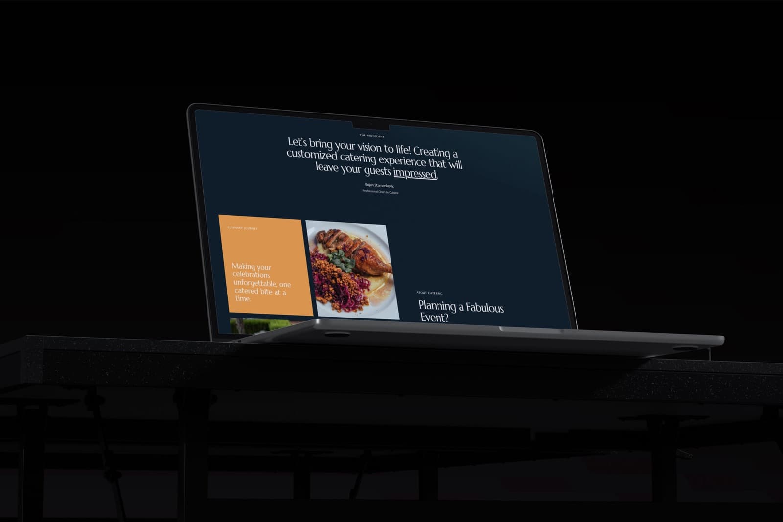 Sajt Catering Montenegro na laptopu